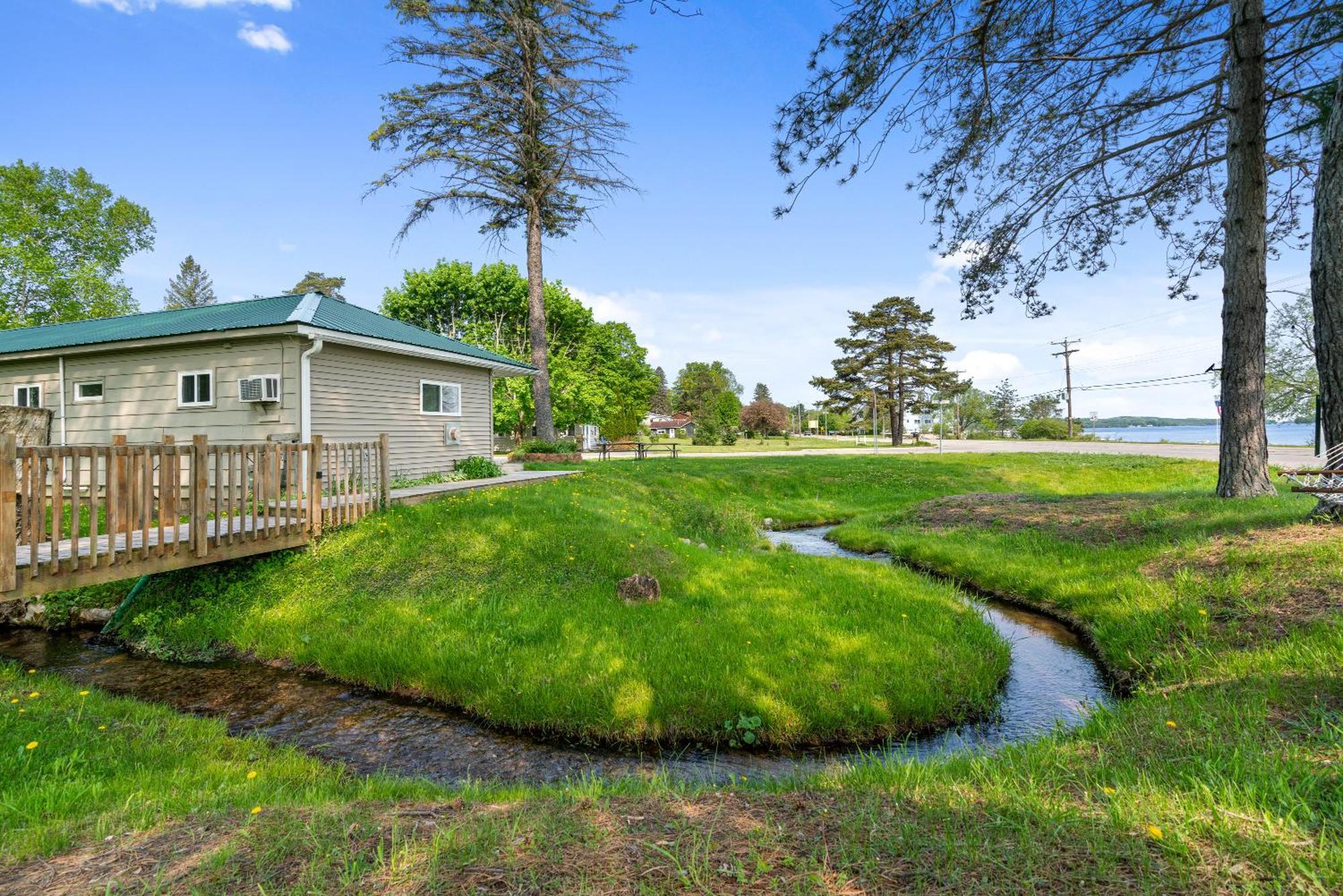 South Arm Retreats Motel East Jordan Exterior photo