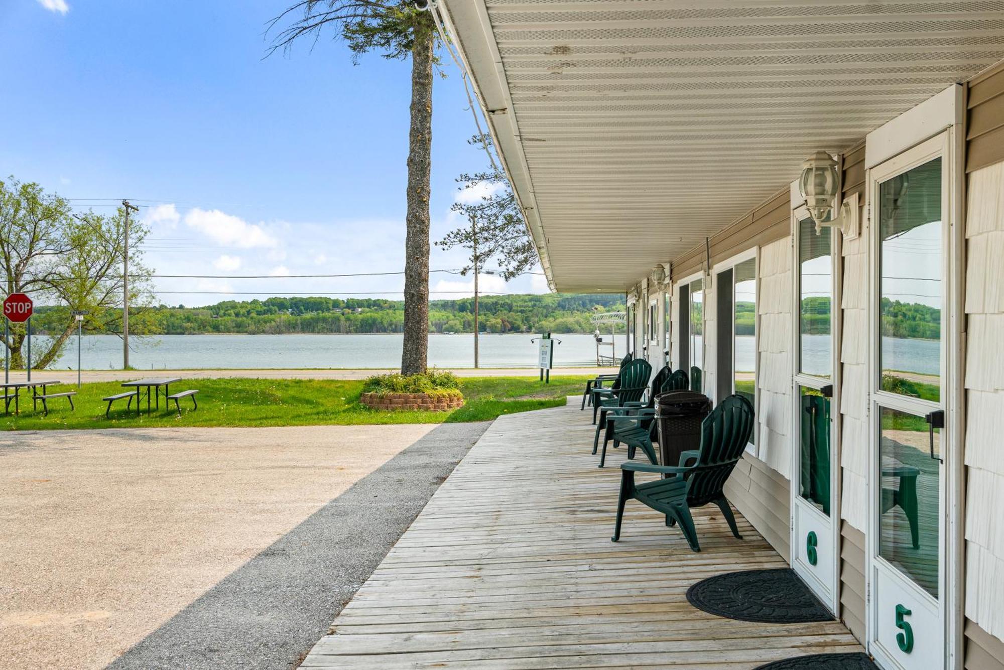 South Arm Retreats Motel East Jordan Exterior photo