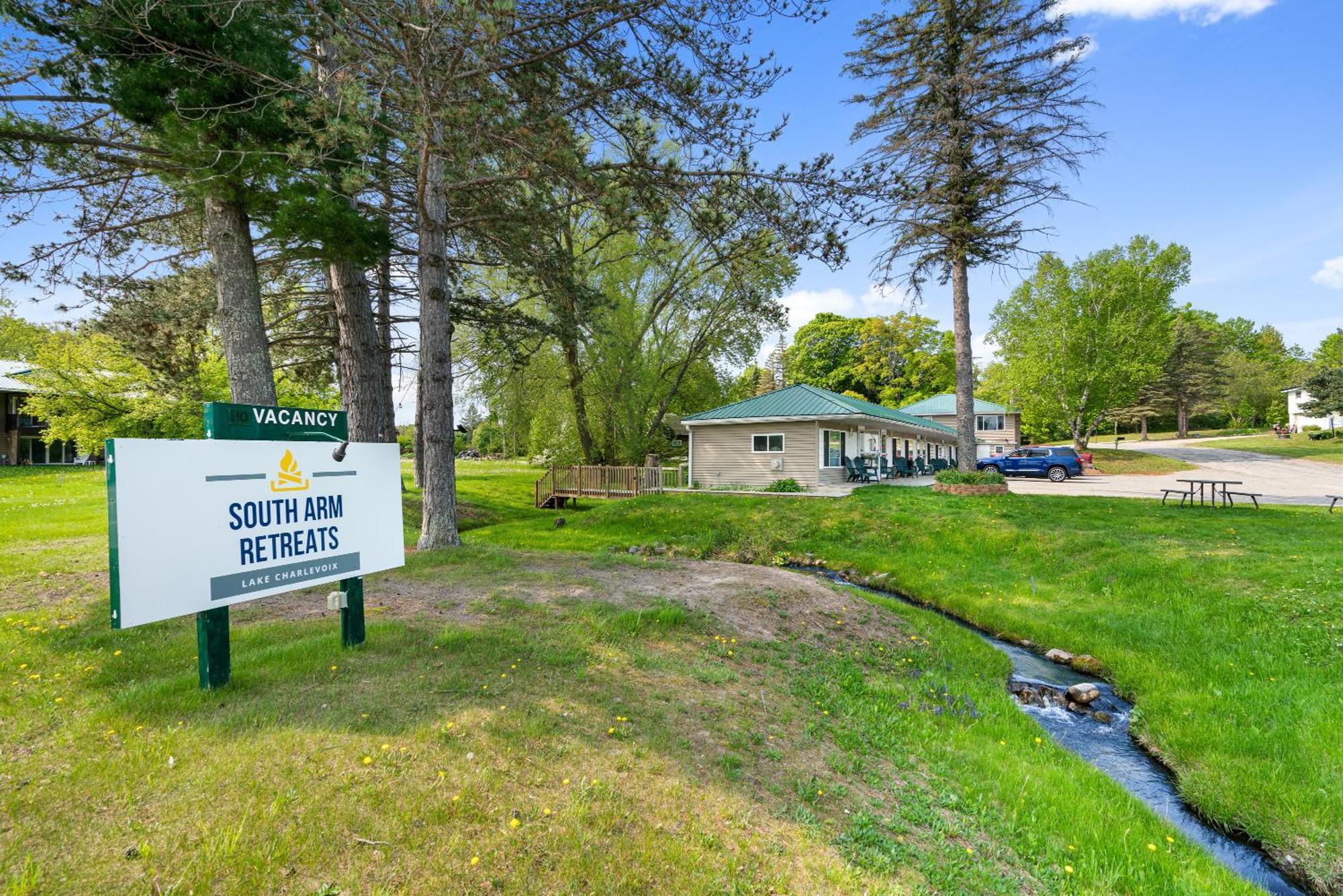 South Arm Retreats Motel East Jordan Exterior photo